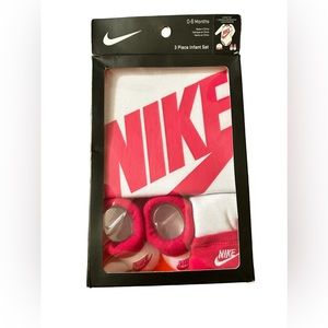 NWT- Nike Baby Girl 3 piece outfit